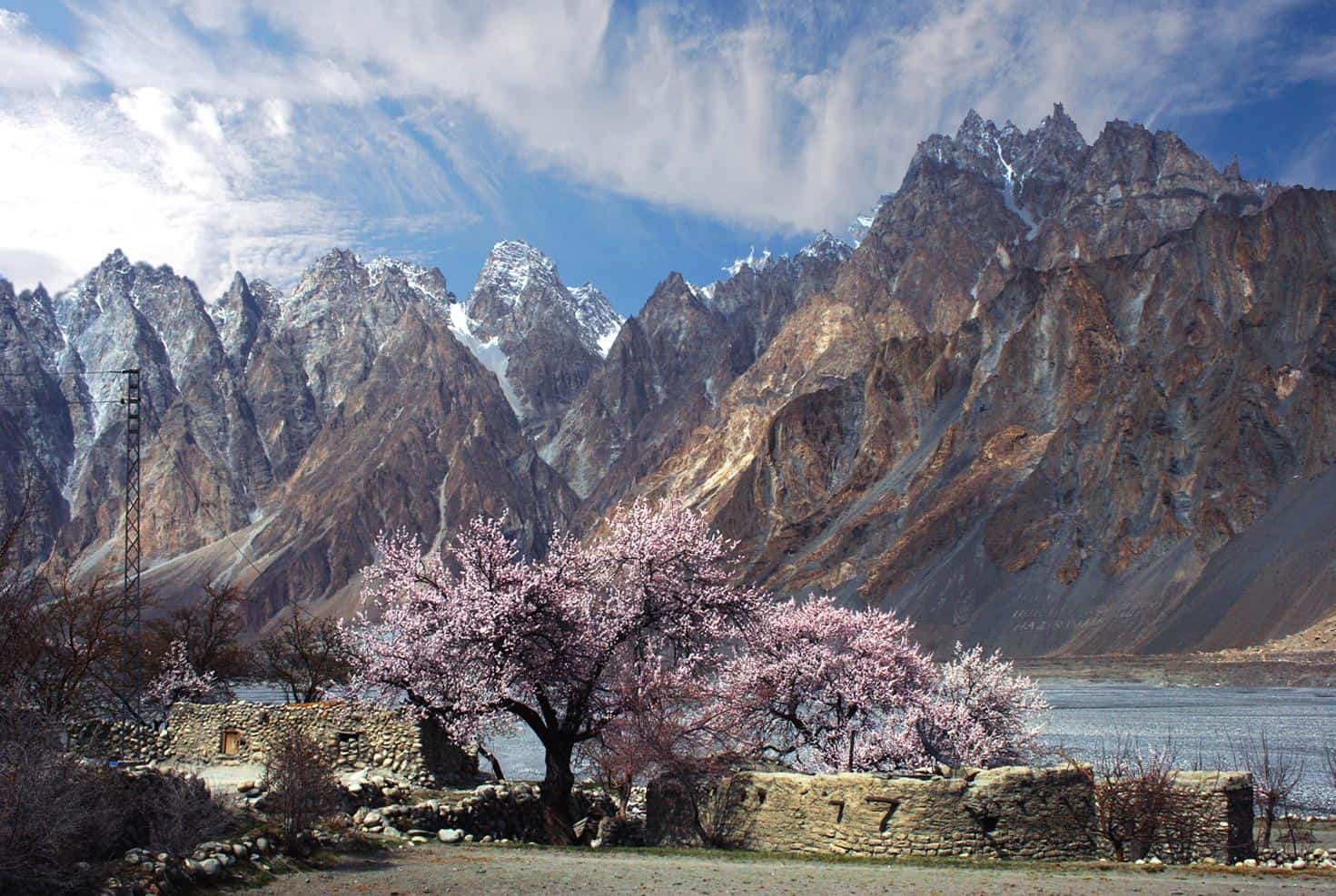 hunza valley tour from lahore