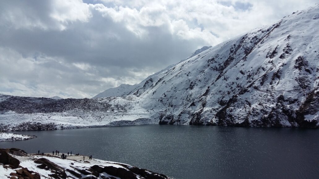 Winter beauty of Lulusar Lake 