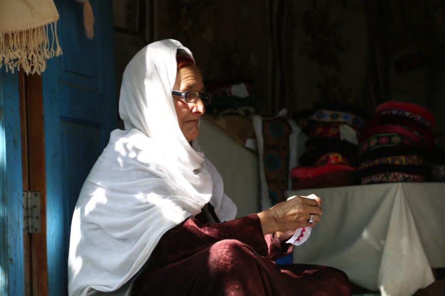 Old-Women-in-Karimabad-Bazaar